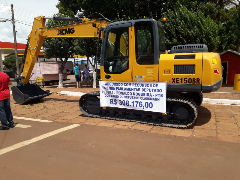 MAIS UMA CONQUISTA DA ADMINISTRAÇÃO MUNICIPAL: AQUISIÇÃO DE UMA RETROESCAVADEIRA HIDRÁULICA